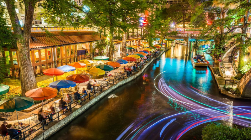 riverwalk_umbrellas